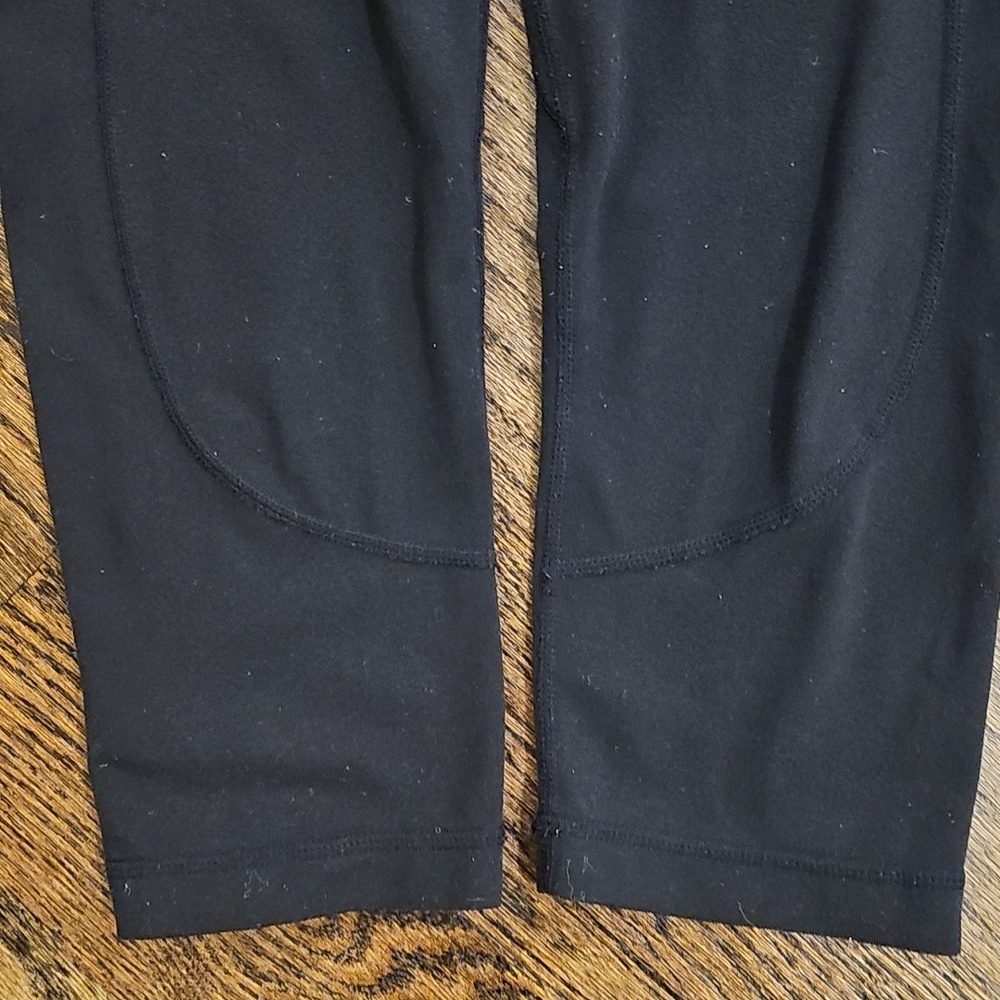 Lululemon Athletica Lowrise Classic Cropped Black Leggings - Picture 5 of 6